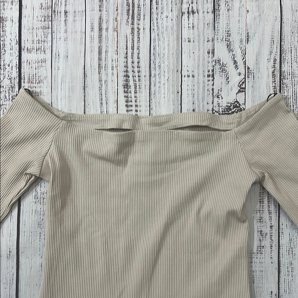 H&M Rib-knit Off-the-shoulder Top Sz. M‎ - Picture 7 of 7